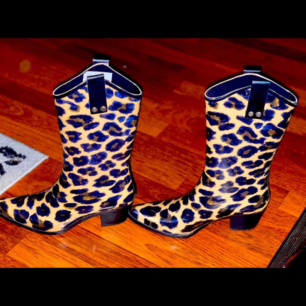 Boutique size 7 cheetah print cowgirl rain boots